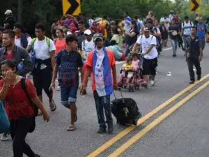 Nueva caravana de migrantes hondureños avanza