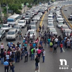 Así luce la avenida 27 de Febrero casi esquina Máximo Gómez. Foto tomada de @Telenoriciasrd.