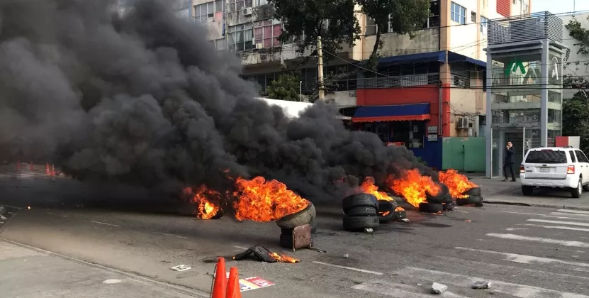 Protestan  en la UASD en apoyo a huelga del martes 27