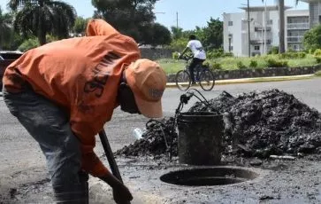 Obras Públicas despliega operativo limpieza en Parque Este