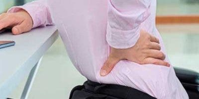 Dolor de espalda, un síntoma común de la espondilitis anquilosante