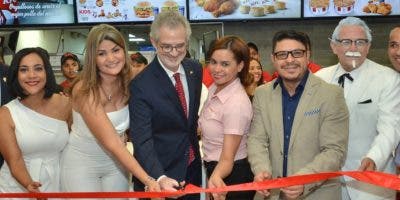 KFC abre su local remodelado de la avenida Churchill