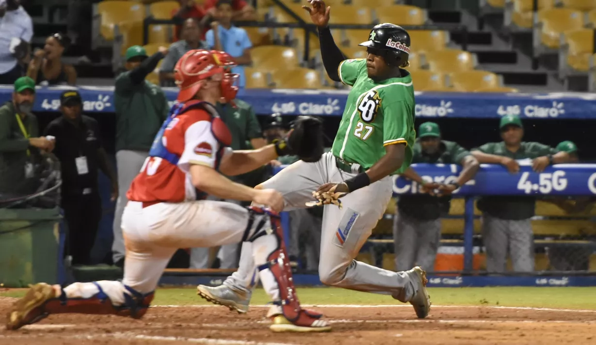 Estrellas vencen Leones con rebelión en la novena