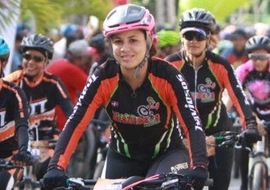 Ciclistas  corren por no violencia género