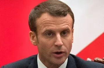 Presidente francés Emmanuel Macron elimina aumento al impuesto del combustible