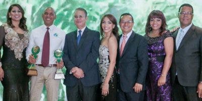 Salvador Batista gana gran Premio Periodismo Turístico Epifanio Lantiga