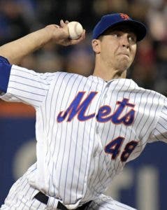 Jacob deGrom ganó el premio en la Nacional.