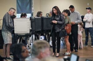 Cierran los primeros colegios electorales en EE.UU.