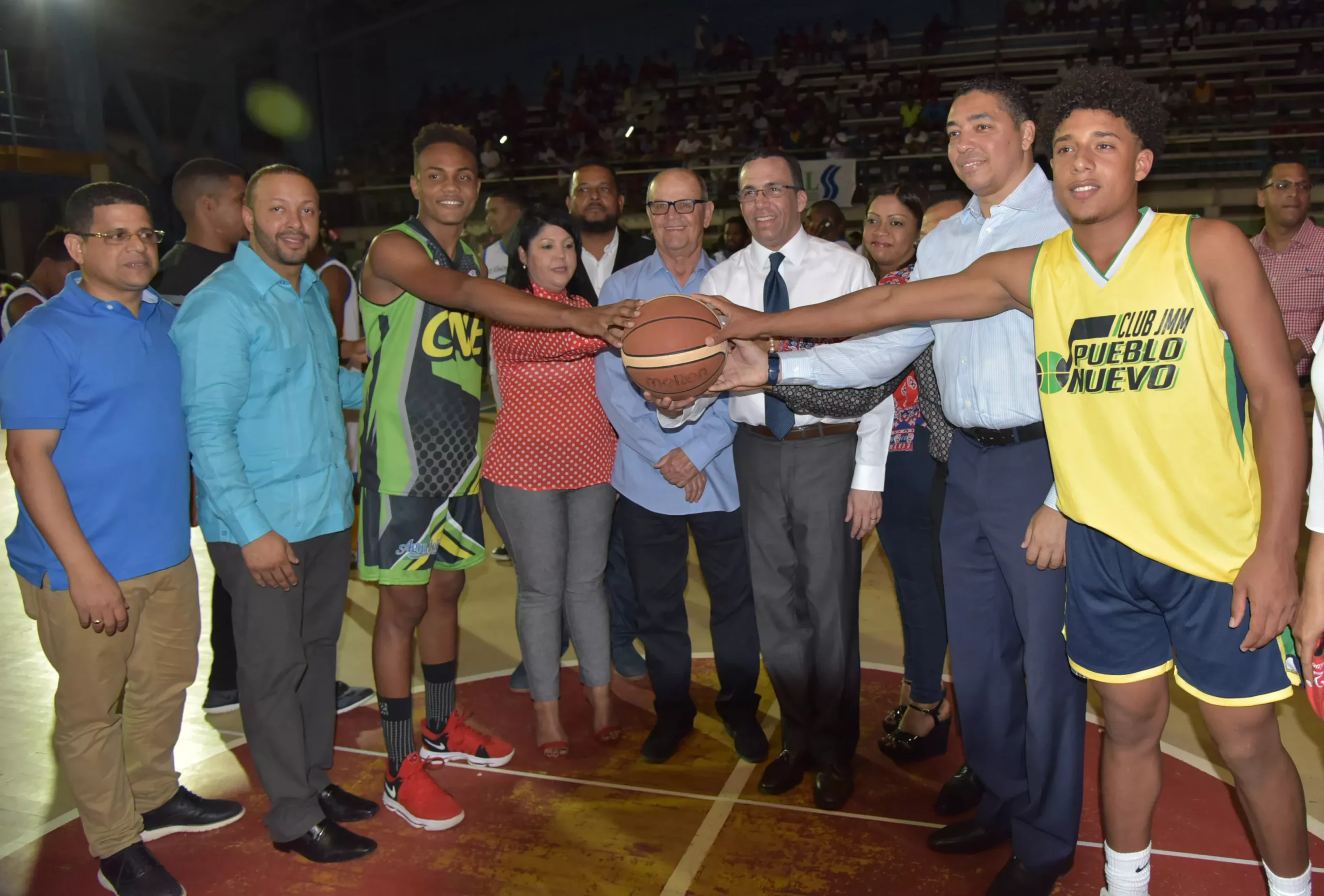 Navarro pondera importancia del deporte en las escuelas