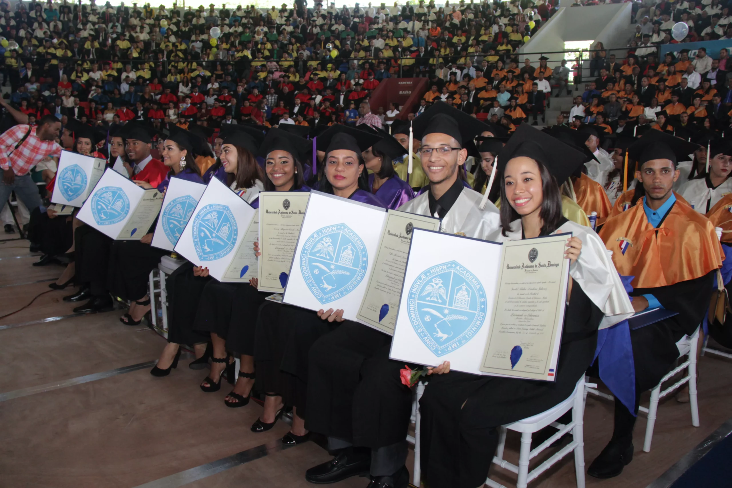 UASD inviste 477 nuevos profesionales en el nivel de grado y 59 en postgrado