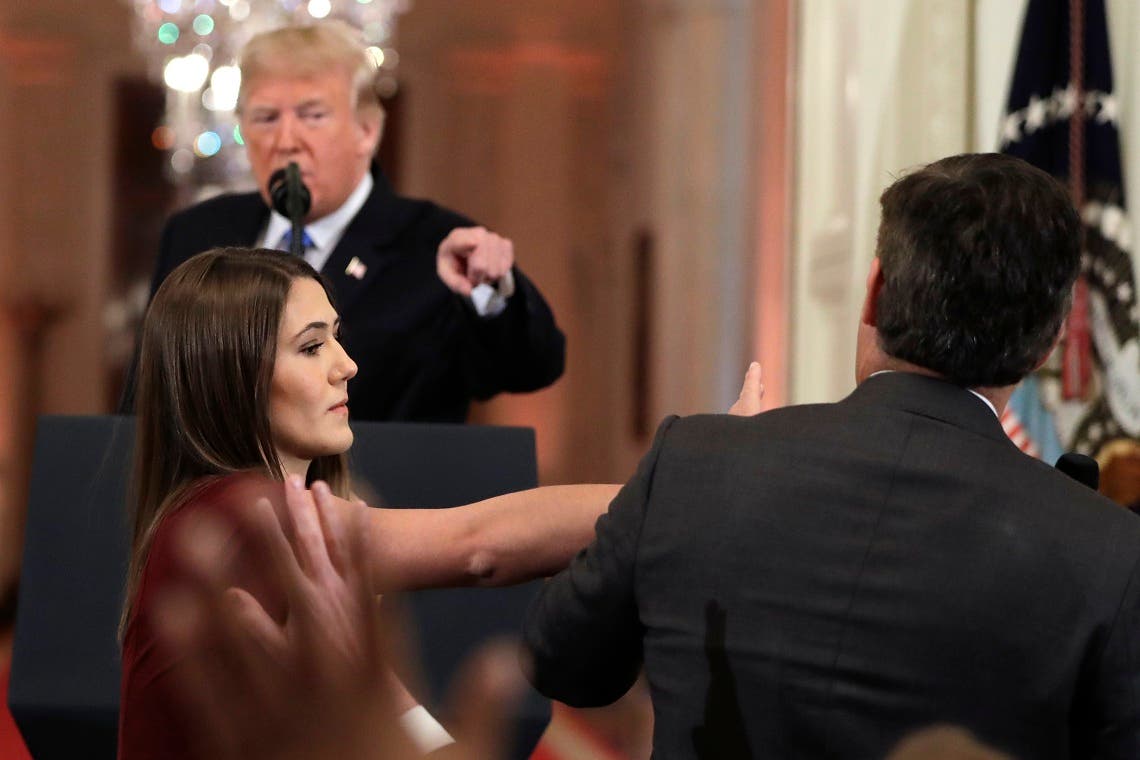 La Casa Blanca alteró vídeo para exagerar forcejeo de reportero, según medios