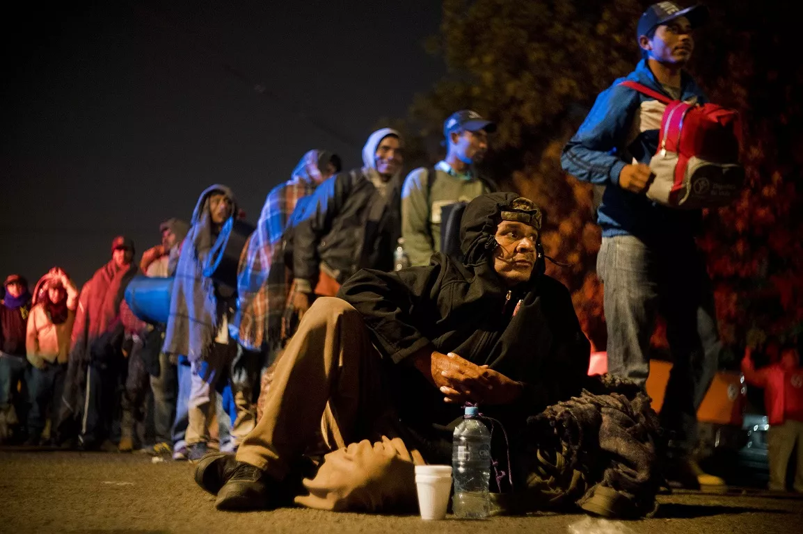 Migrantes estudian posibilidades- México, EEUU, Canadá o la vuelta a su país