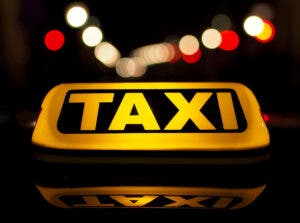 Taxistas se quejan les prohíban entrar hoteles