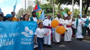 Dominicanos caminan por los valores en séptima versión de «Un paso por mi familia»