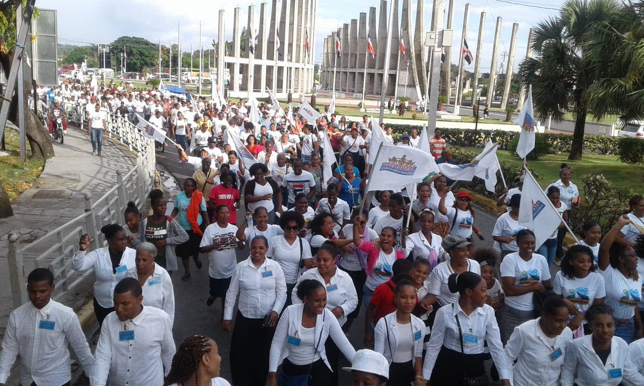 Cientos de personas  marchan en San Cristóbal por  formación en valores cristianos