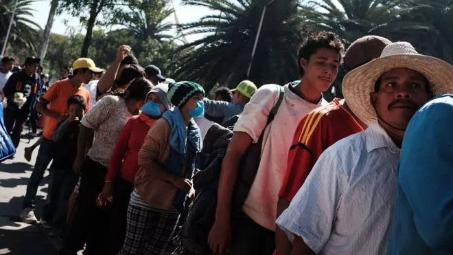 ¿Por qué la caravana de migrantes eligió la ruta más larga para cruzar México hacia EE.UU.?