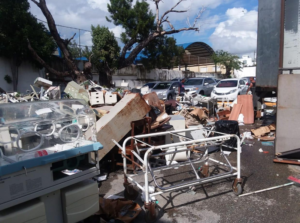 Retiran chatarras del hospital Robert Reid Cabral