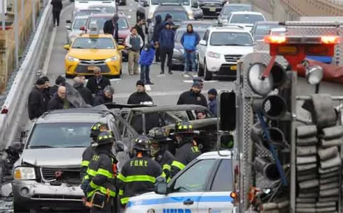 Muere una persona en un accidente de tráfico en el puente de Brooklyn