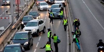 Protestan por aumentos de precios de combustibles en Francia