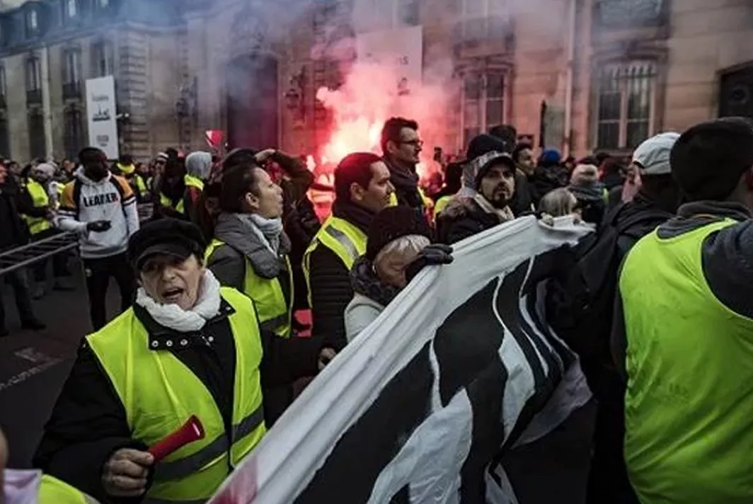 Protestas por combustibles en Francia dejan un muerto y 106 heridos