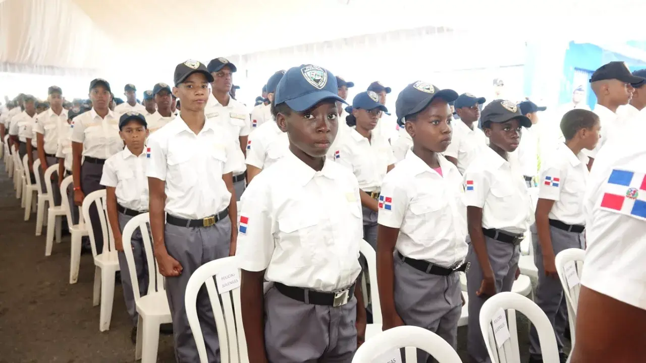 Policía gradúa  222  nuevos policías juveniles comunitarios