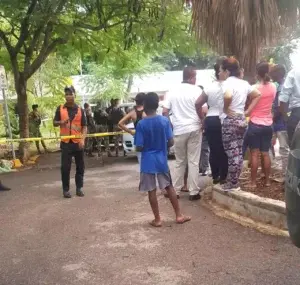 Hombre se suicida dentro de su vehículo en el Parque Mirador Sur