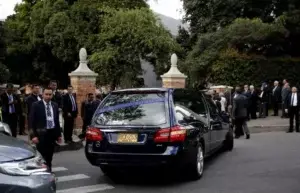 Expresidente Belisario Betancur es despedido con honores en ceremonia íntima