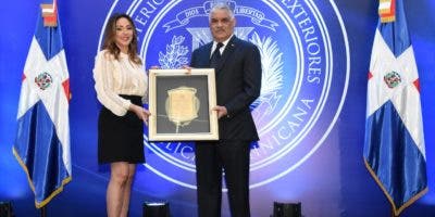 Cancillería reconoce a arqueóloga dominicana Kathleen Martínez