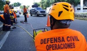 Los miembros de la unidad de rescate hicieron una demostración para EL DÍA.