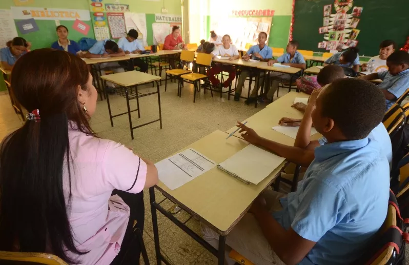 Estudiantes vuelven a clases tras explosión en Polyplas