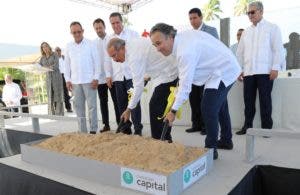 El presidente Danilo Medina asiste a primer palazo para hotel en Punta Cana