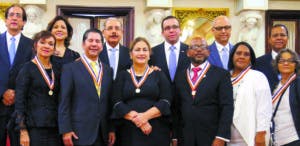 Presidente Danilo Medina entrega el premio a la Excelencia Magisterial