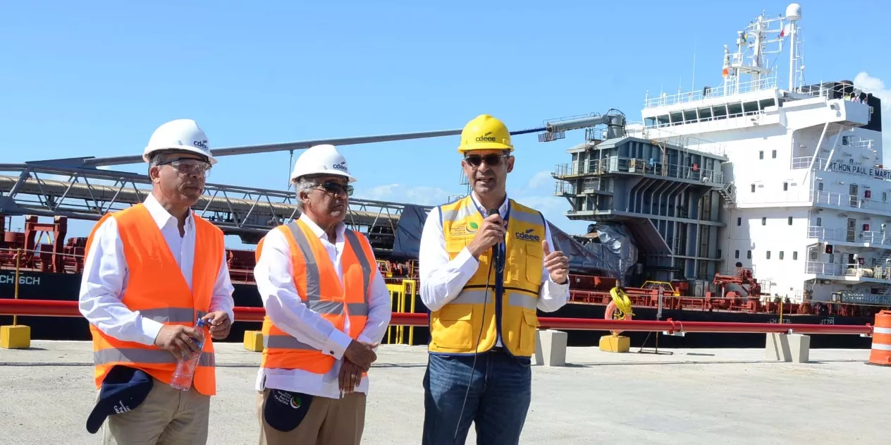 Punta Catalina recibe el carbón para arrancada