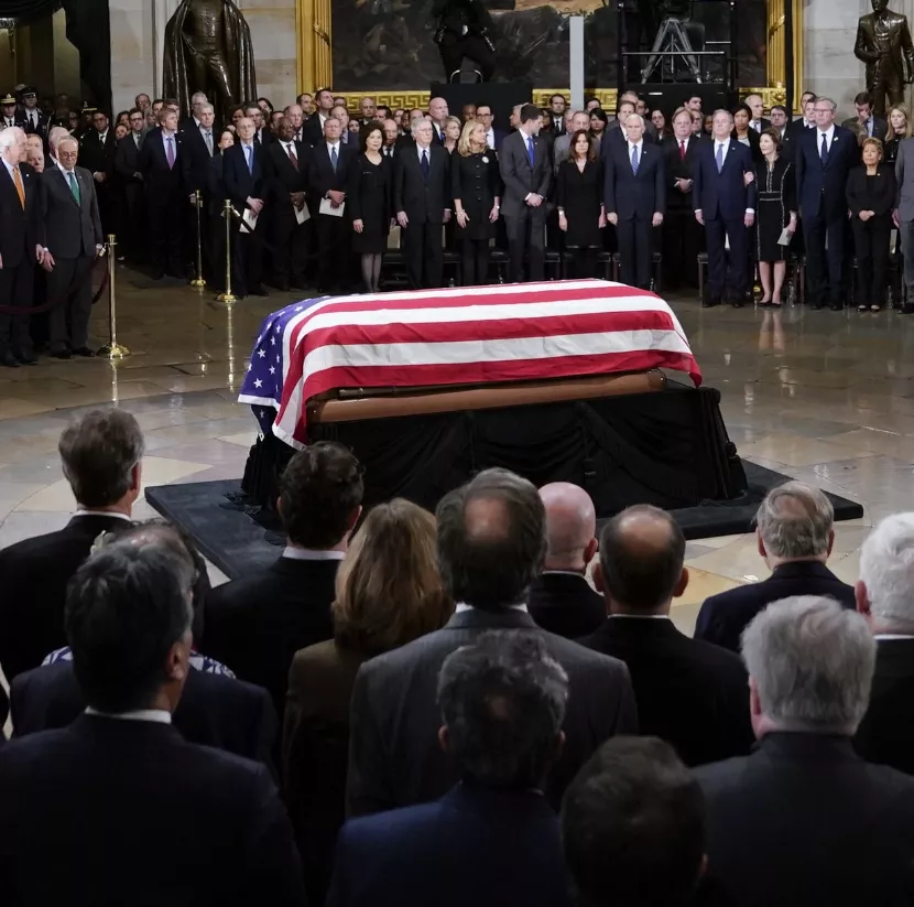 Estados Unidos despide a George  Bush