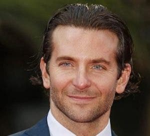 Bradley Cooper, irreconocible en su nuevo papel como Leonard Bernstein