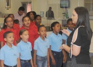 Niños Cantores de Nizao visitan EL DÍA