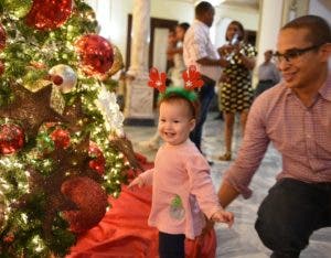 La mayor parte de los visitantes van en familia.