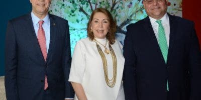 Maribel Lazala publica el   libro de editoriales   “Lo que he firmado”