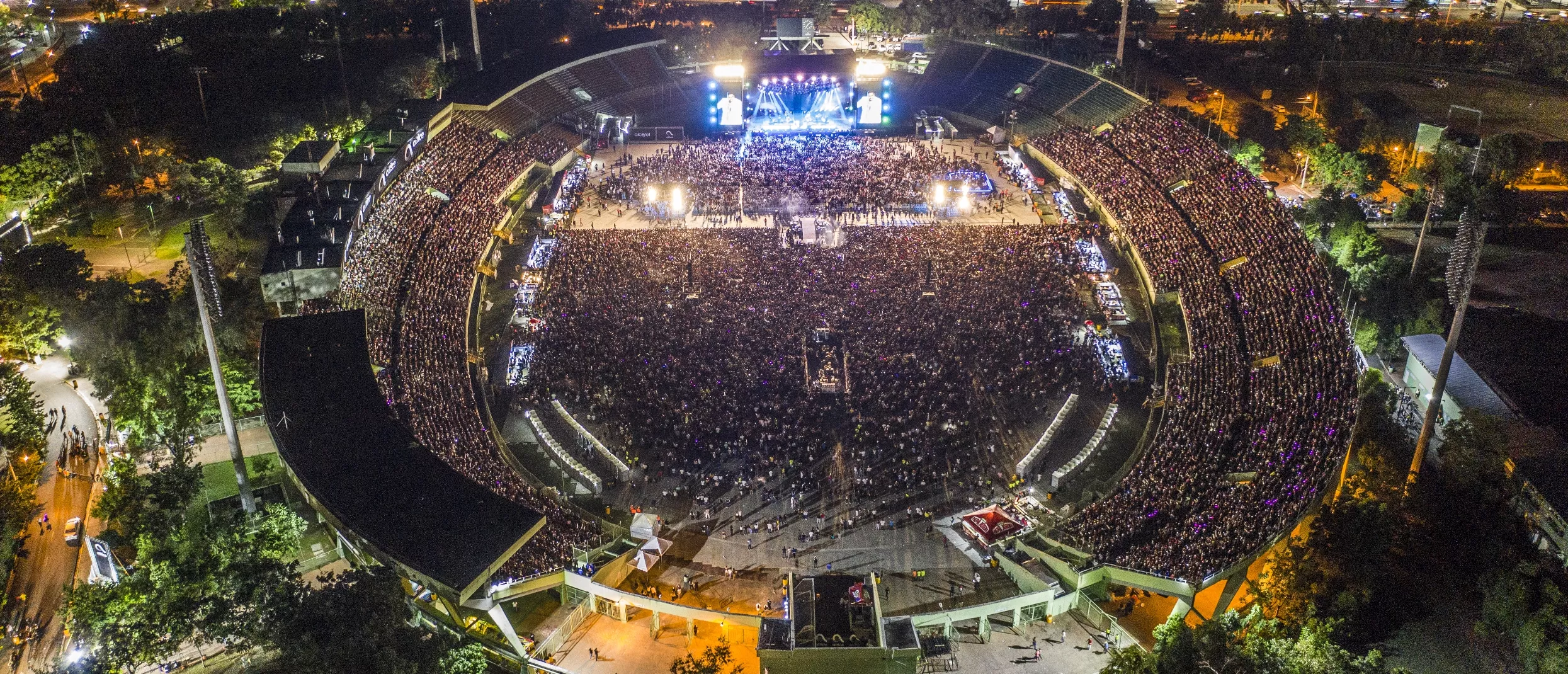 Romeo Santos suma más éxito a su carrera y llena el Estadio Olímpico