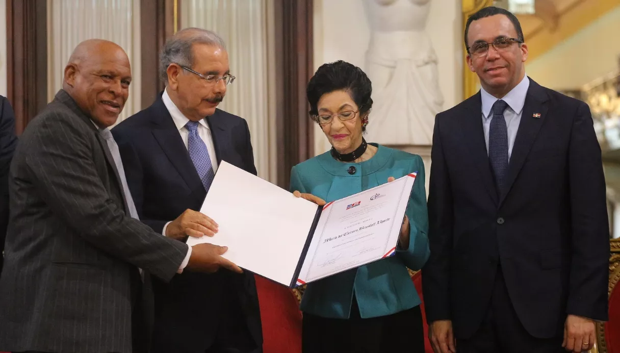 Carmen Brusiloff Ugarte “Carmenchu” aboga por un ejercicio ético al recibir Premio Nacional de Periodismo