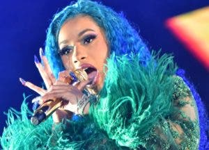  Cardi B interpretó lo  mejor de su repertorio.