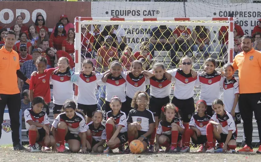 Los liceos Francés y ST. Thomas conquistan la copa intercolegial