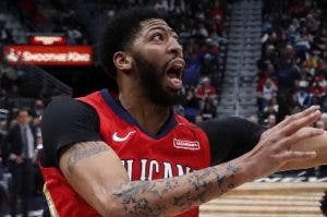 LeBron James pide a los  Lakers que contraten a Anthony  Davis