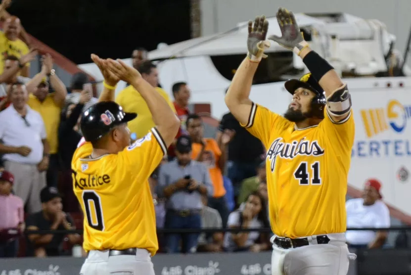 Jonrón de Peña da triunfo a las Águilas frente a Gigantes