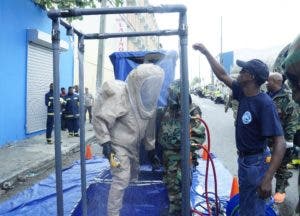 Unidad de rescate UHR mientras descontaminaba equipos.