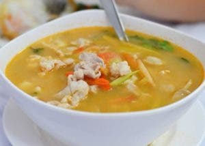 ¿Funcionan contra el resfriado los remedios caseros como la sopa de pollo o el jugo de naranja? Esto es lo que dice la ciencia