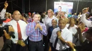 Diputado realiza cenas navideñas en sectores de Las Enfermeras, Los Tres Brazos y Katanga