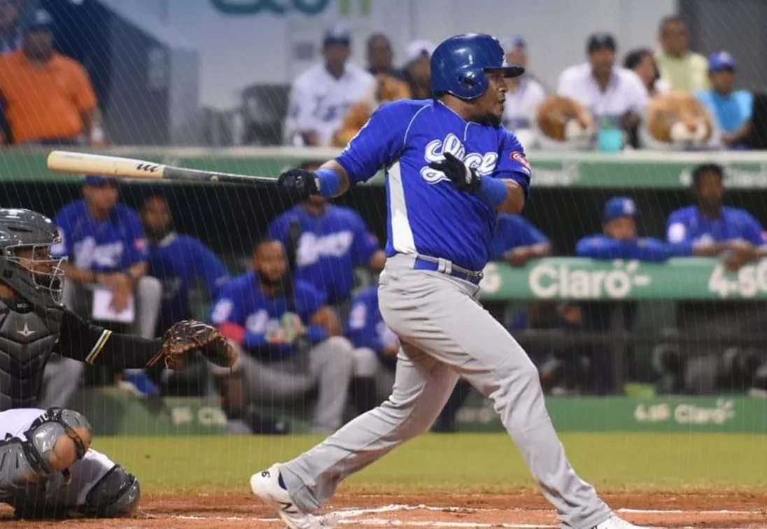 Estrellas doblegan 8-1 a los Tigres del Licey