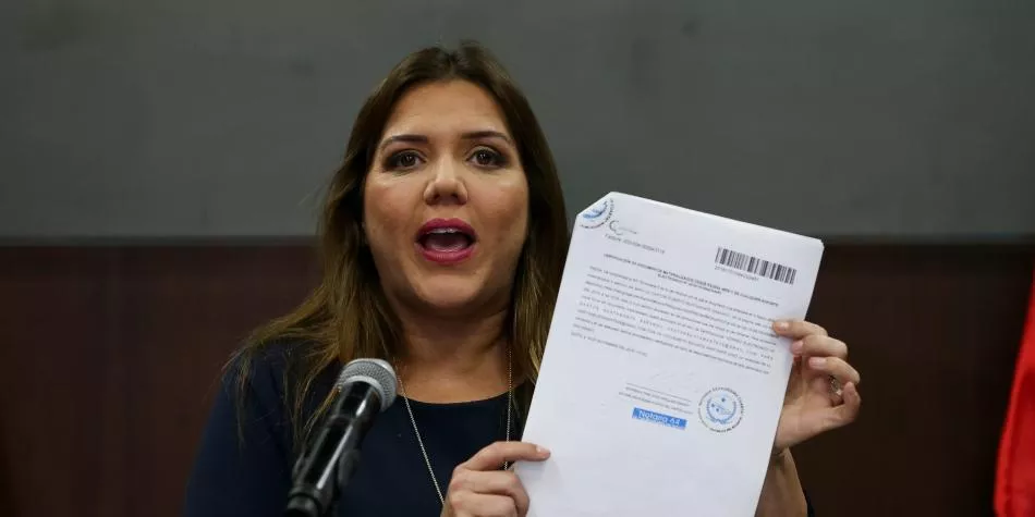 Dimite María Alejandra, la vicepresidenta de Ecuador