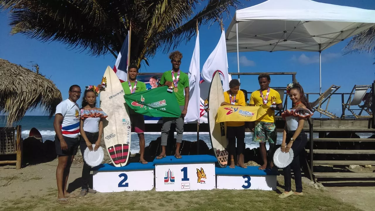 Saori Pérez y Féliz  Astacio ganan oro  en Surf para zonas Este y Norte